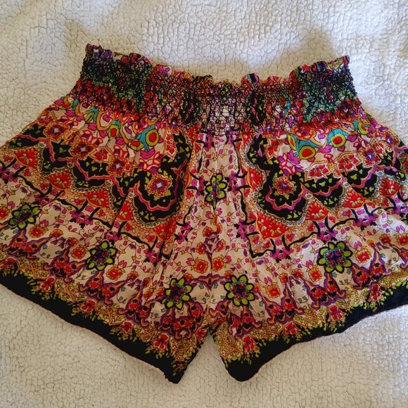 Patrons of Peace BOHO Rayon Breathable Gauzy Pull On Medium Shorts EUC - Picture 1 of 5